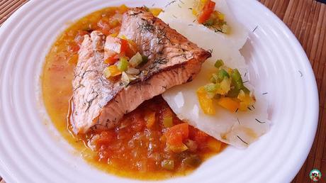 Salmón con salsa de papaya