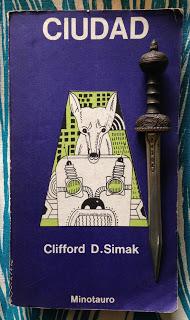 Portada del libro Ciudad, de Clifford D. Simak