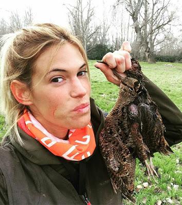 SE SUICIDA CONOCIDA BLOGUERA CAZADORA DE ANIMALES