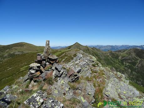 Ruta al Tres Concejos y Estorbin: Cima del Pico el Cuadro