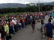 Miles venezolanos migran tierra hacia Colombia: “Llevo toda vida maletas” (Fotos)