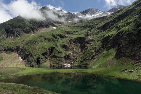 (Lac Vert, y al fondo los tresmiles de Luchon, Pirineo...
