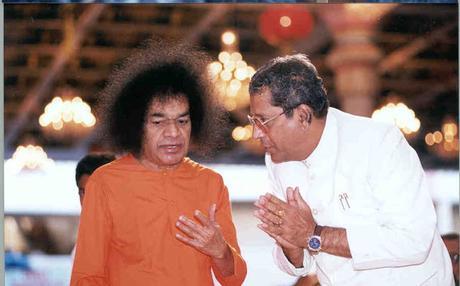 encarnación divina programa sobre paralelismos entre jesús baba (prof. anil kumar)