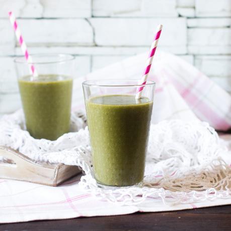 receta de smoothie de brotes de lechuga y frutas