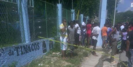 Muere madre y dos hijos chocados por conductor de automóvil.