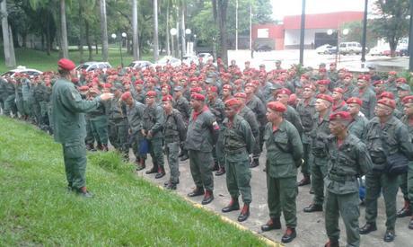 Unos 230 mil efectivos militarizan las calles de Venezuela