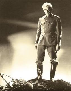 La isla de los muertos, 1945