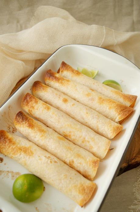 Cremosas flautas de pollo al horno y nos vamos a México