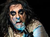 ALICE COOPER, SILVIO RODRÍGUEZ, YOKO POLÍTICA INVASIVA Cuando política invade otros ámbitos contamina envilece hasta provocar odios enfrentamientos irreconciliables; esto visto terreno música general