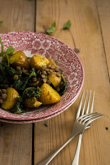 ENSALADA DE PATATAS ASADAS Y LENTEJAS