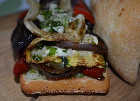 Crostinis con verduras a la plancha