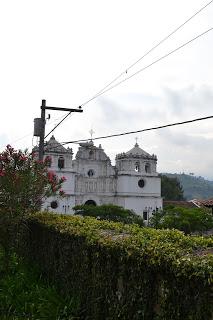 Los alrededores de Antigua (Ciudad, Pueblos Cercanos, Volcán Pacaya, Cafetal y Macadamia)