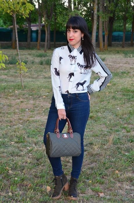 Blusa con estampado de perros