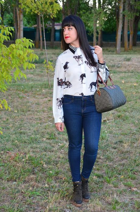 Blusa con estampado de perros