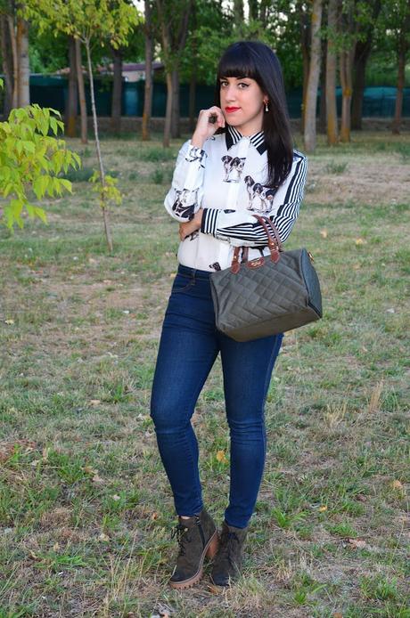 Blusa con estampado de perros