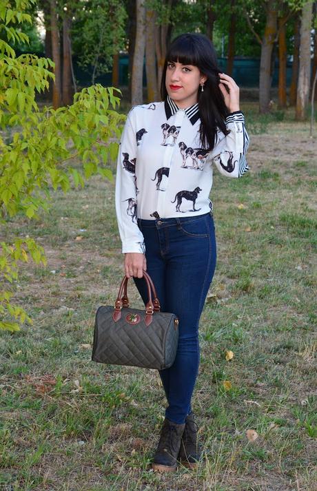 Blusa con estampado de perros