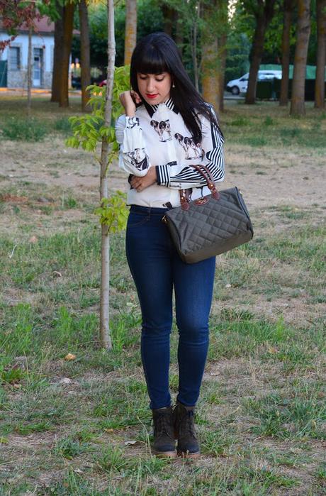 Blusa con estampado de perros