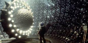 Horizonte final, o como plegar el espacio-tiempo motor gravitacional