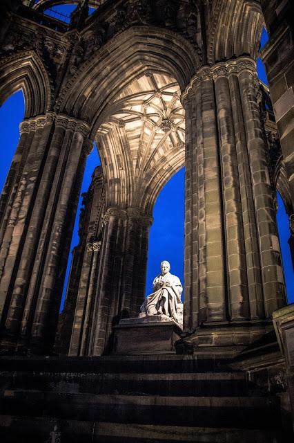 Imprescindibles en tu visita a Escocia (y 18). Edimburgo visto por la noche. Un cuento de hadas escocés