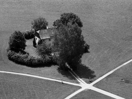 ‘Mundos en miniatura’, de Manuel Moraleda, reconstruyendo la vida como un puzzle en formato químico Salzburgo