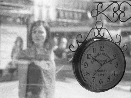 ‘Mundos en miniatura’, de Manuel Moraleda, reconstruyendo la vida como un puzzle en formato químico Madrid La Vida Todo Locura