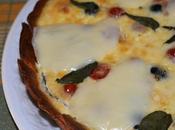 Quiche tomates cherry aceitunas albahaca.