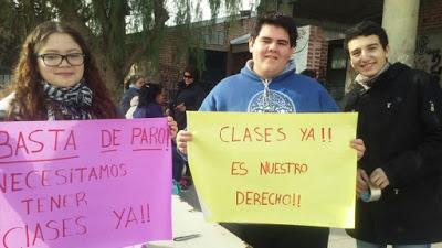 Alumnos piden que resuelvan en conflicto para no perder más días de clases
