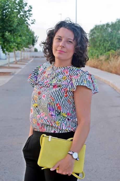 Blusa rayas,flores y volantes