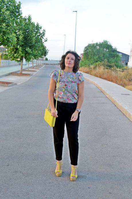 Blusa rayas,flores y volantes