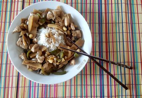 POLLO CON SETAS Y BAMBÚ POLLO CON SETAS Y BAMBÚ