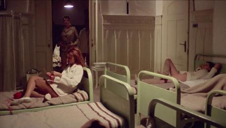 Greta, Haus ohne Männer (1977), Ilsa sola sin hombres