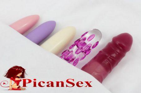 consoladores-en-cama-picansex