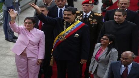 Maduro reconoce poderes absolutos o plenipotenciarios de Constituyente.