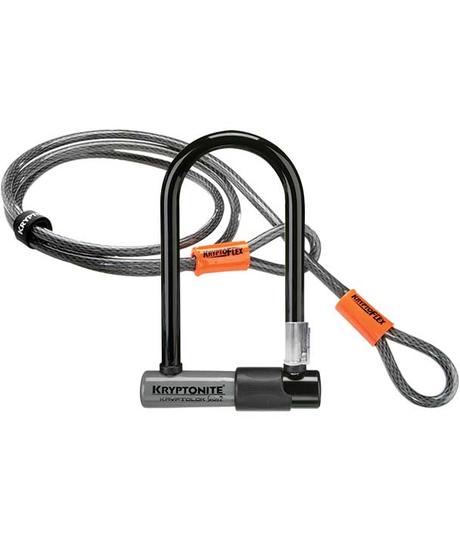 Trae consigo dos llaves de acero inoxidable y su seguridad es tipo cilíndrica. 