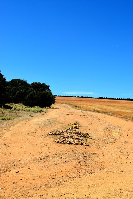 Un problema con las señales en El Camino de Santiago después de Hospital de Órbigo.