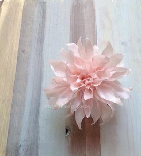 28 tutoriales sencillos de flores de papel arroz - Paperblog