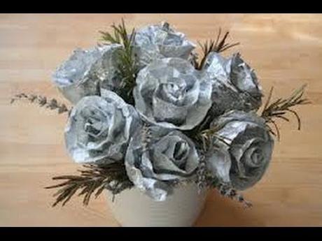11 ideas fáciles de flores de papel de aluminio y latas