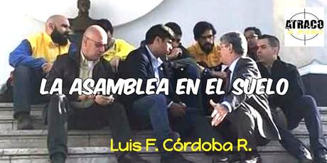 LA ASAMBLEA EN EL SUELO