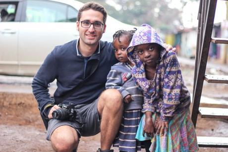 En Kibera los niños juegan contigo y solo te piden fotos y 