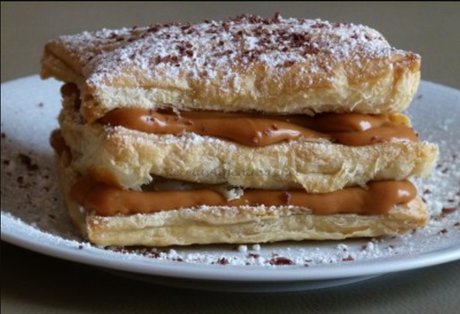 Milhojas rellena de dulce de leche