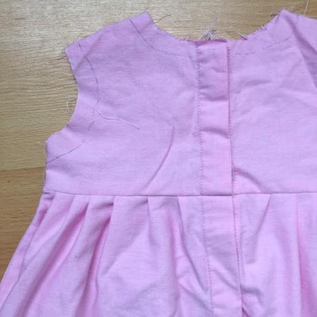 VESTIDO PARA NIÑA RECICLANDO UNA CAMISA DE MAMÁ