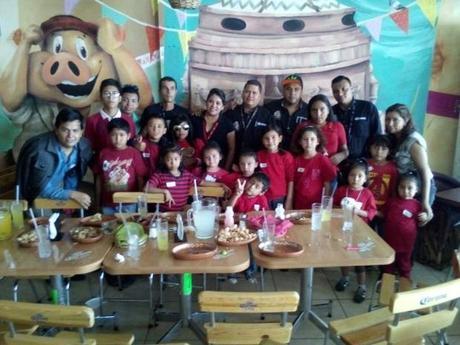 Niños de casa Hogar acuden a la FENAPO por primera vez