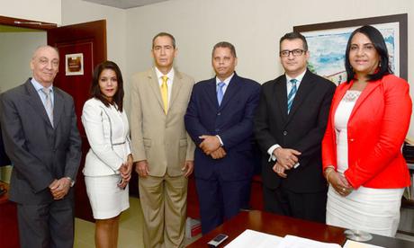 Jueces Tribunal Electoral recortan sus sueldos entre un 17.82% a 12.37%.