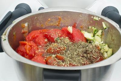 Pasta sin gluten con salsa de verduras en Thermomix