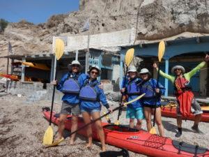 Kayak en Santorini: flotar en aguas volcánicas