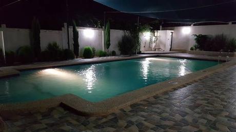 Atroz crisis humanitaria en Gaza … de piscinas, spas, lounges y chiringuitos.