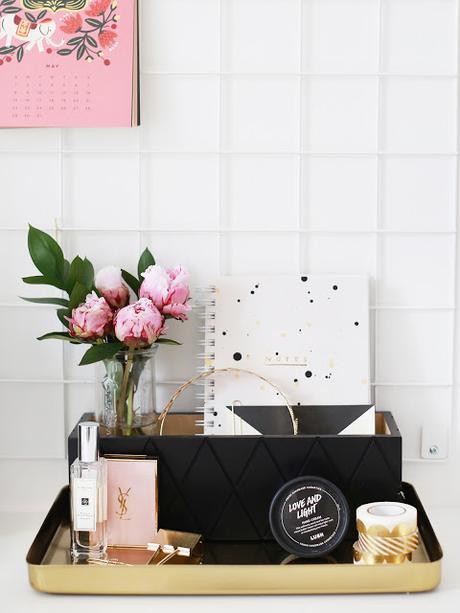 Decorar con bandejas espacios de trabajo