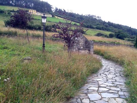 Trabajos de restauración de la Iglesia de Santiago de Ambás, Camino del Norte.