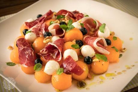Ensalada de melón con mozarella y jamón Ensalada de melón con mozarella y jamón