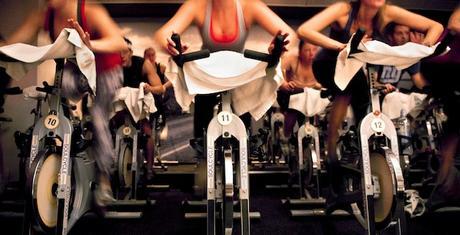 ¿Cuál es la diferencia entre el spinning y el ciclismo?